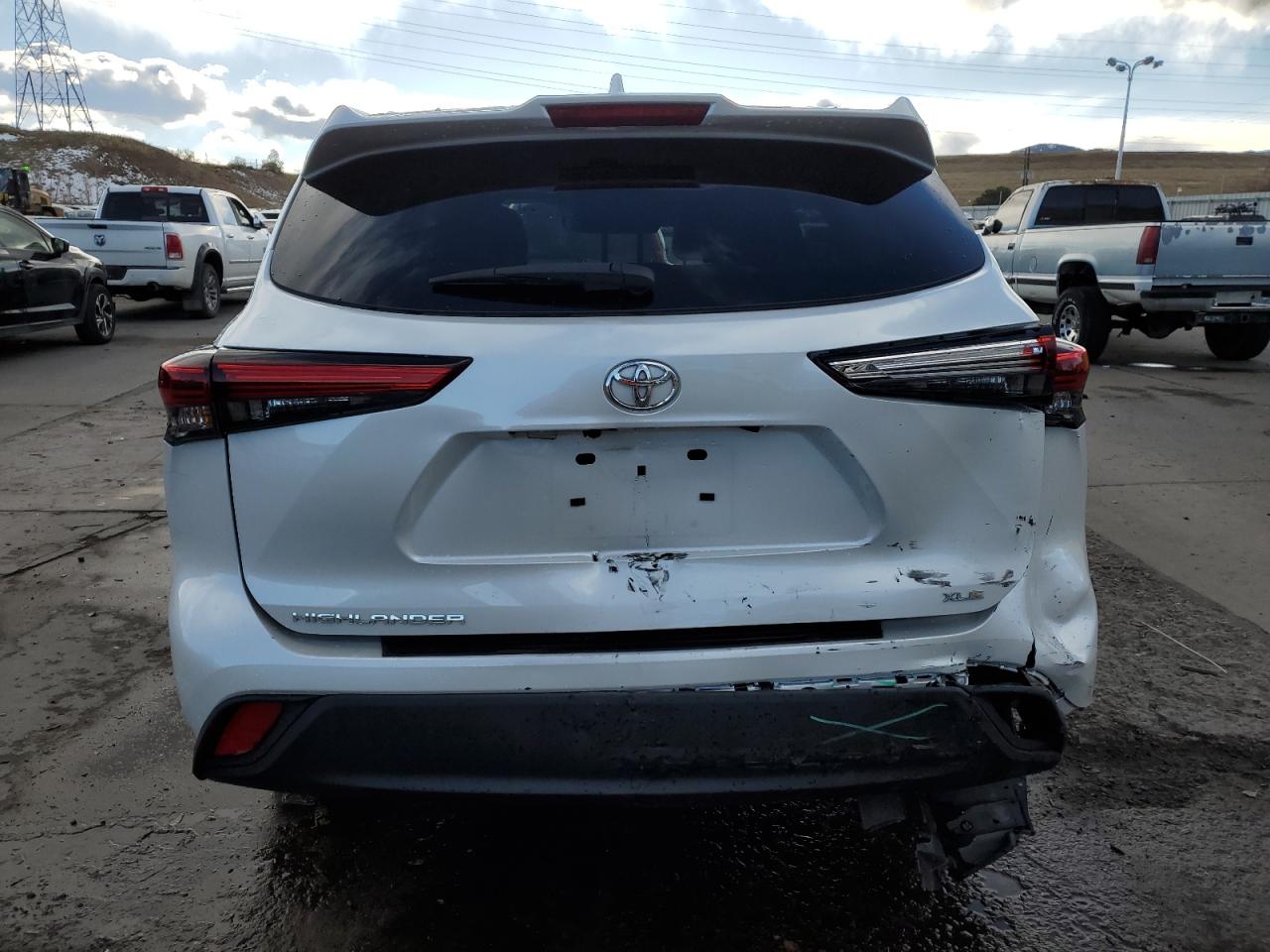 2022 TOYOTA HIGHLANDER XLE VIN:5TDGZRAH8NS553562