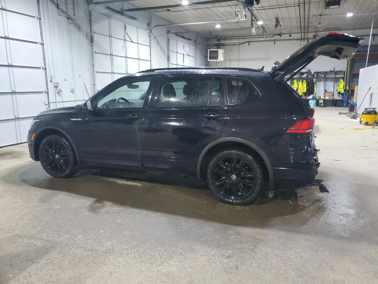 2022 VOLKSWAGEN TIGUAN SE R-LINE BLACK VIN:3VV8B7AX4NM004348