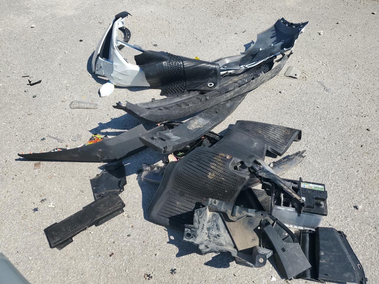 2022 TOYOTA C-HR XLE VIN:NMTKHMBX8NR144398