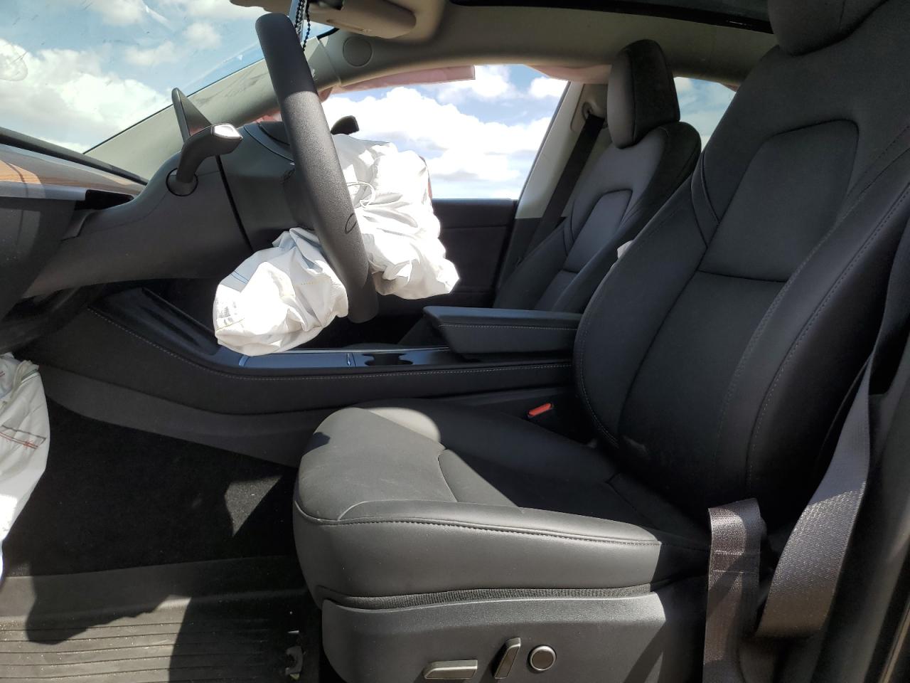 2024 TESLA MODEL Y  VIN:7SAYGDEE1RA322283