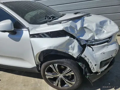 2021 Volvo XC40 VIN:
