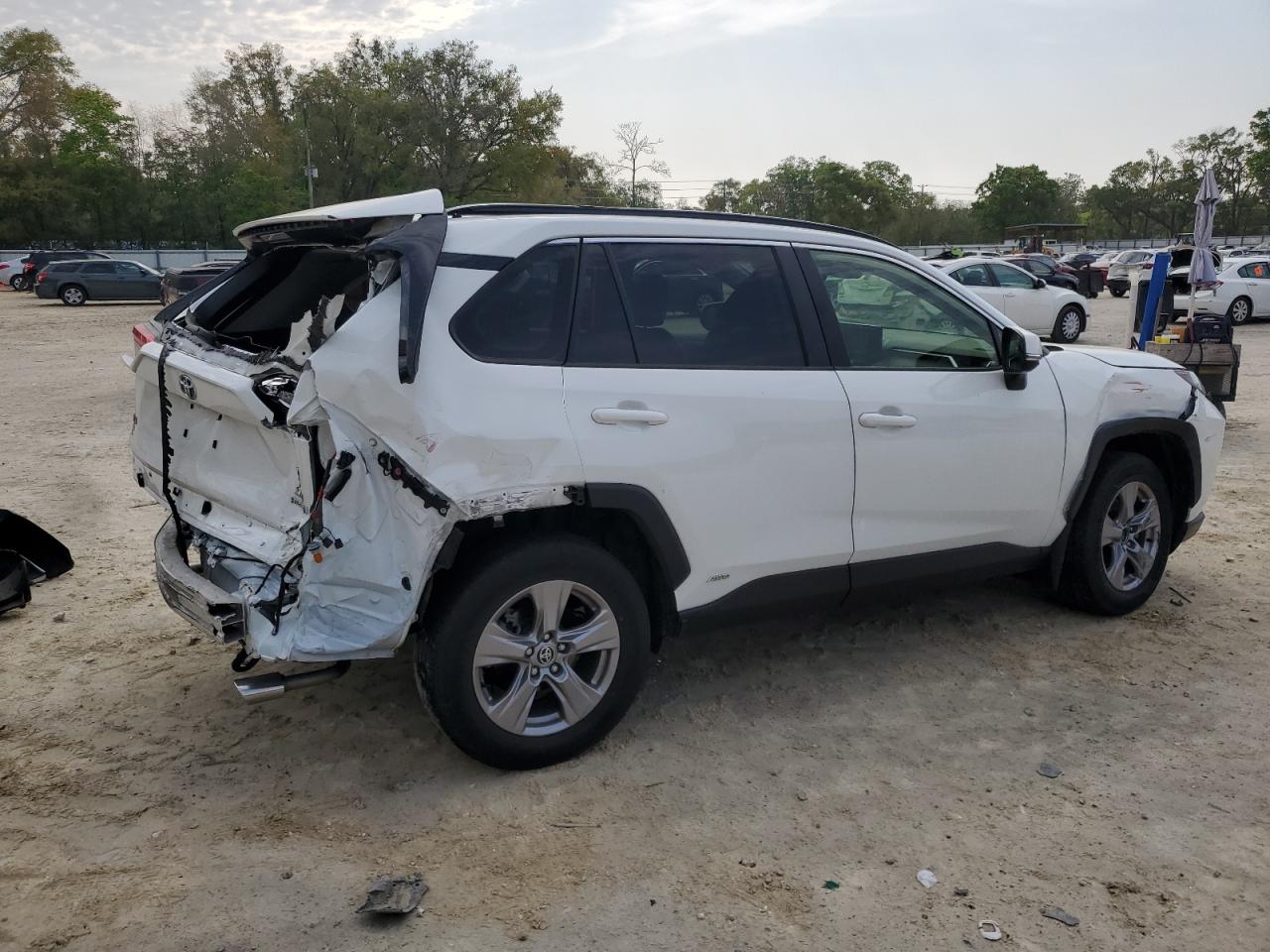 2022 TOYOTA RAV4 XLE VIN:JTMRWRFV5NJ055185