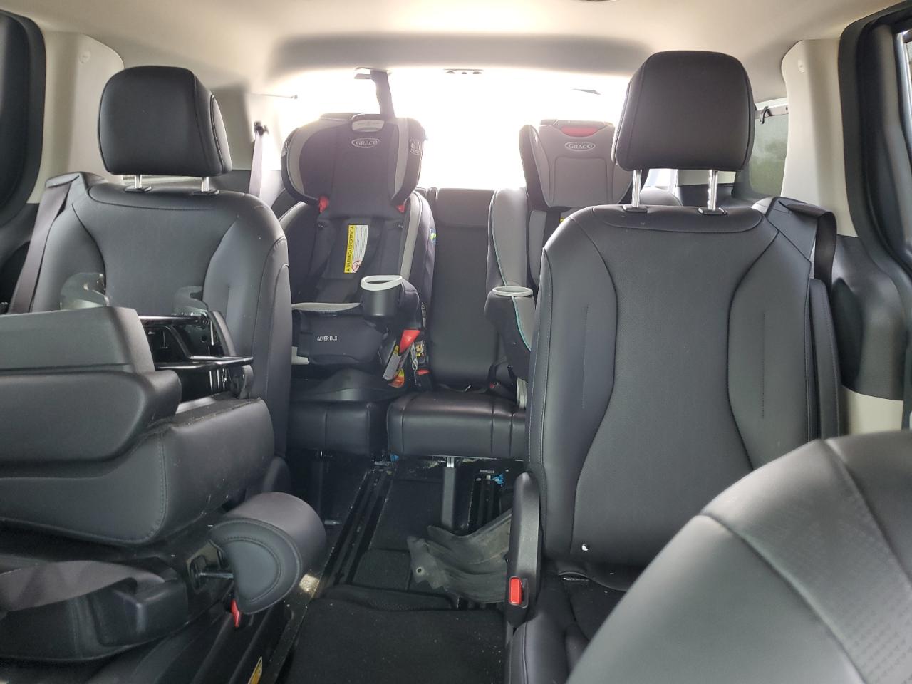 2022 KIA CARNIVAL EX VIN:KNDNC5H3XN6061451