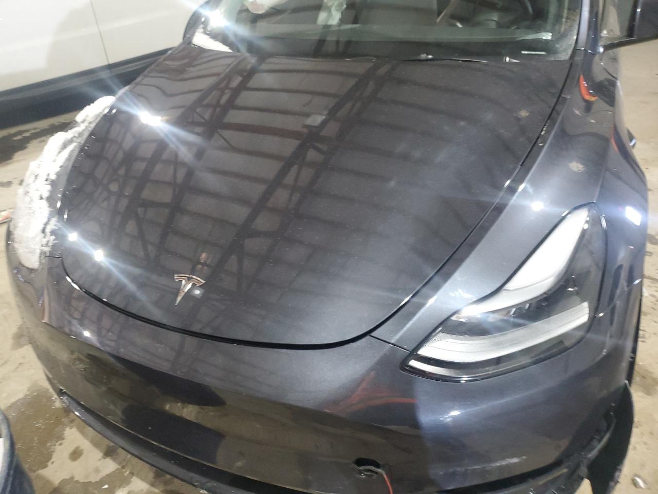 2024 TESLA MODEL Y  VIN:7SAYGDEE7RA323695