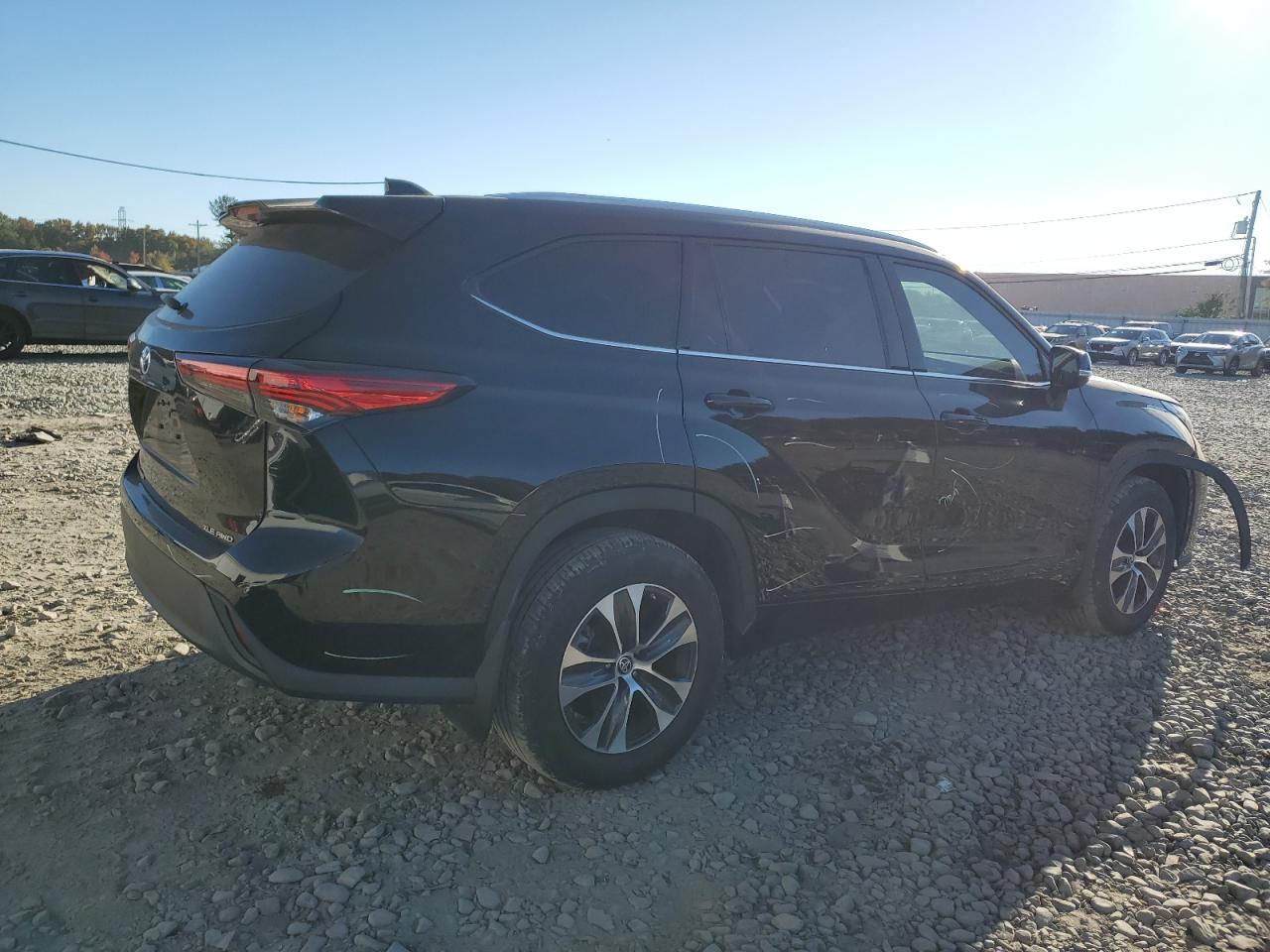2022 TOYOTA HIGHLANDER XLE VIN:5TDHZRBH7NS565107