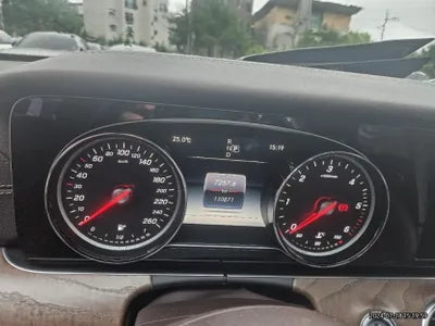 2016 Mercedes-Benz E 220 VIN: