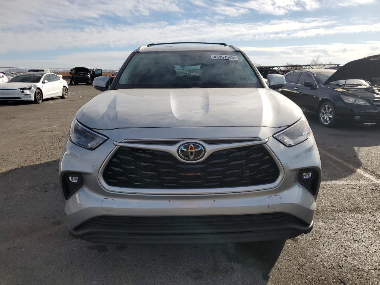 2022 TOYOTA HIGHLANDER XLE VIN:5TDHZRBH1NS586955