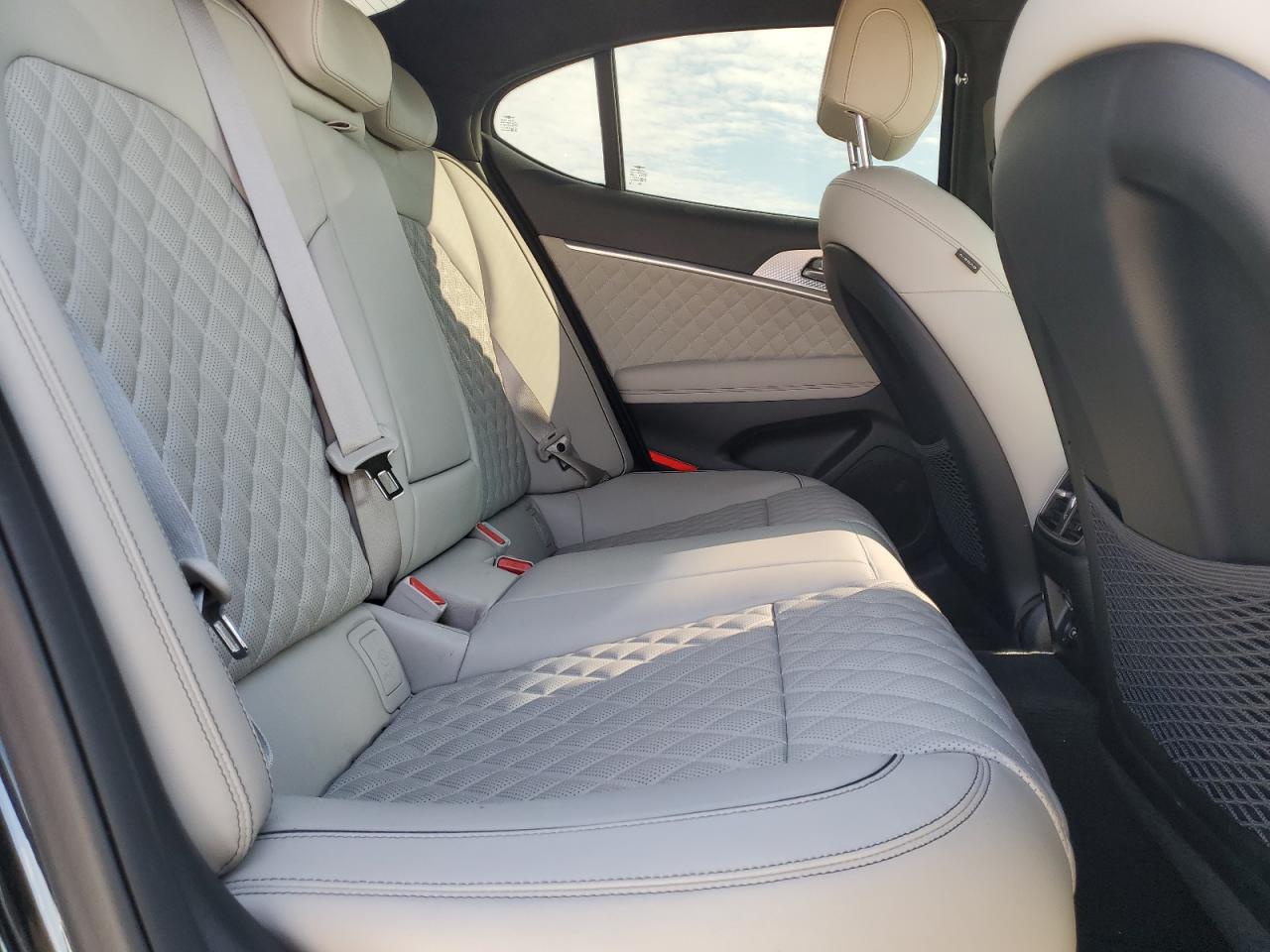 2022 GENESIS G70 BASE VIN:KMTG54TE0NU103581