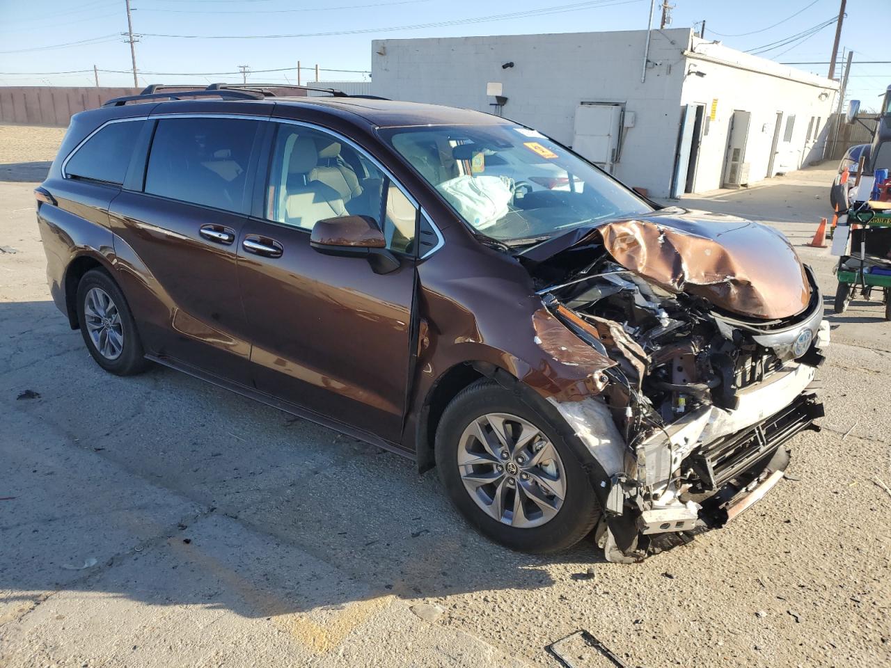 2022 TOYOTA SIENNA XLE VIN:5TDJRKEC7NS090079