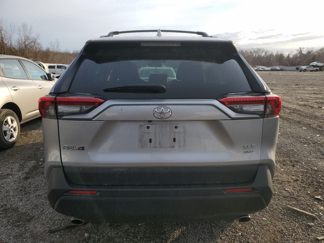 2022 TOYOTA RAV4 XLE VIN:2T3P1RFV4NW317978
