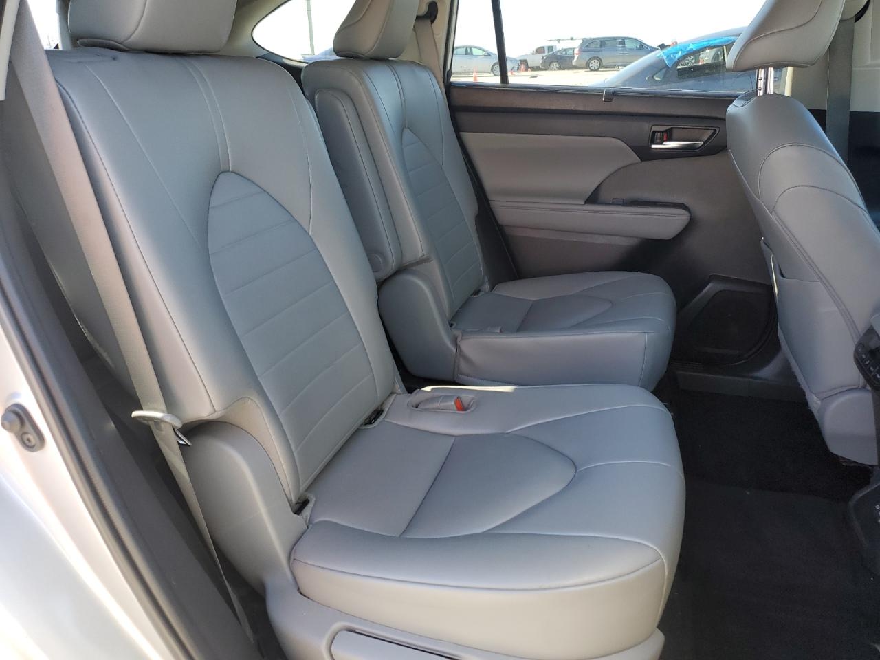 2022 TOYOTA HIGHLANDER XLE VIN:5TDGZRBH1NS594310