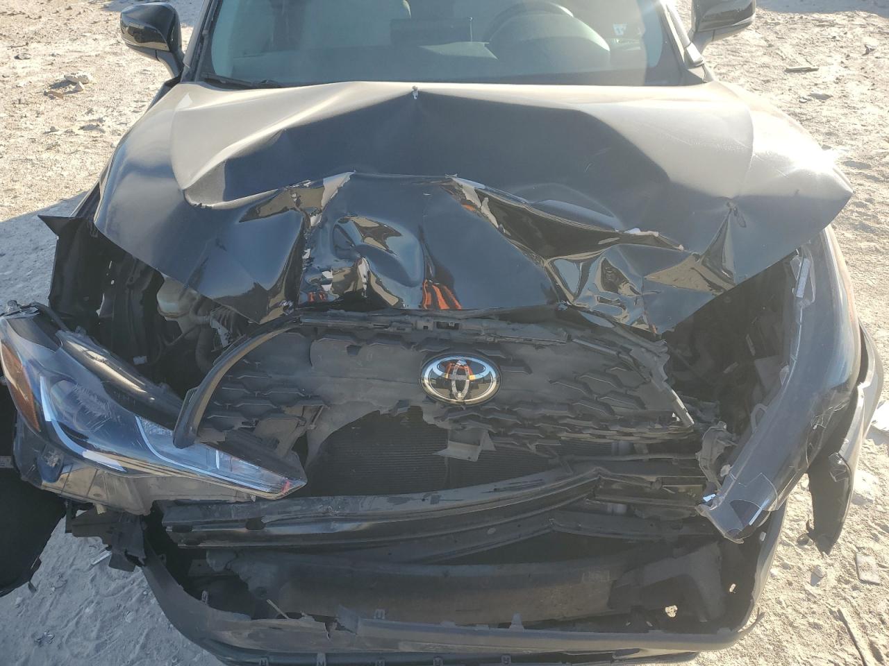 2022 TOYOTA COROLLA CROSS LE VIN:JHLRD28461S000981