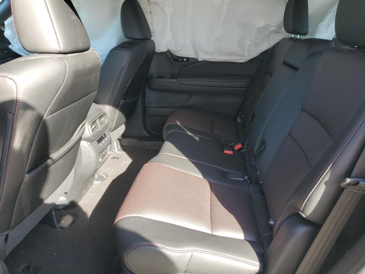 2024 HONDA PASSPORT BLACK EDITION VIN:5FNYF8H88RB007237