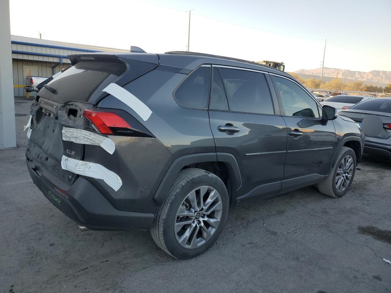 2022 TOYOTA RAV4 XLE PREMIUM VIN:2T3C1RFV2NW232961