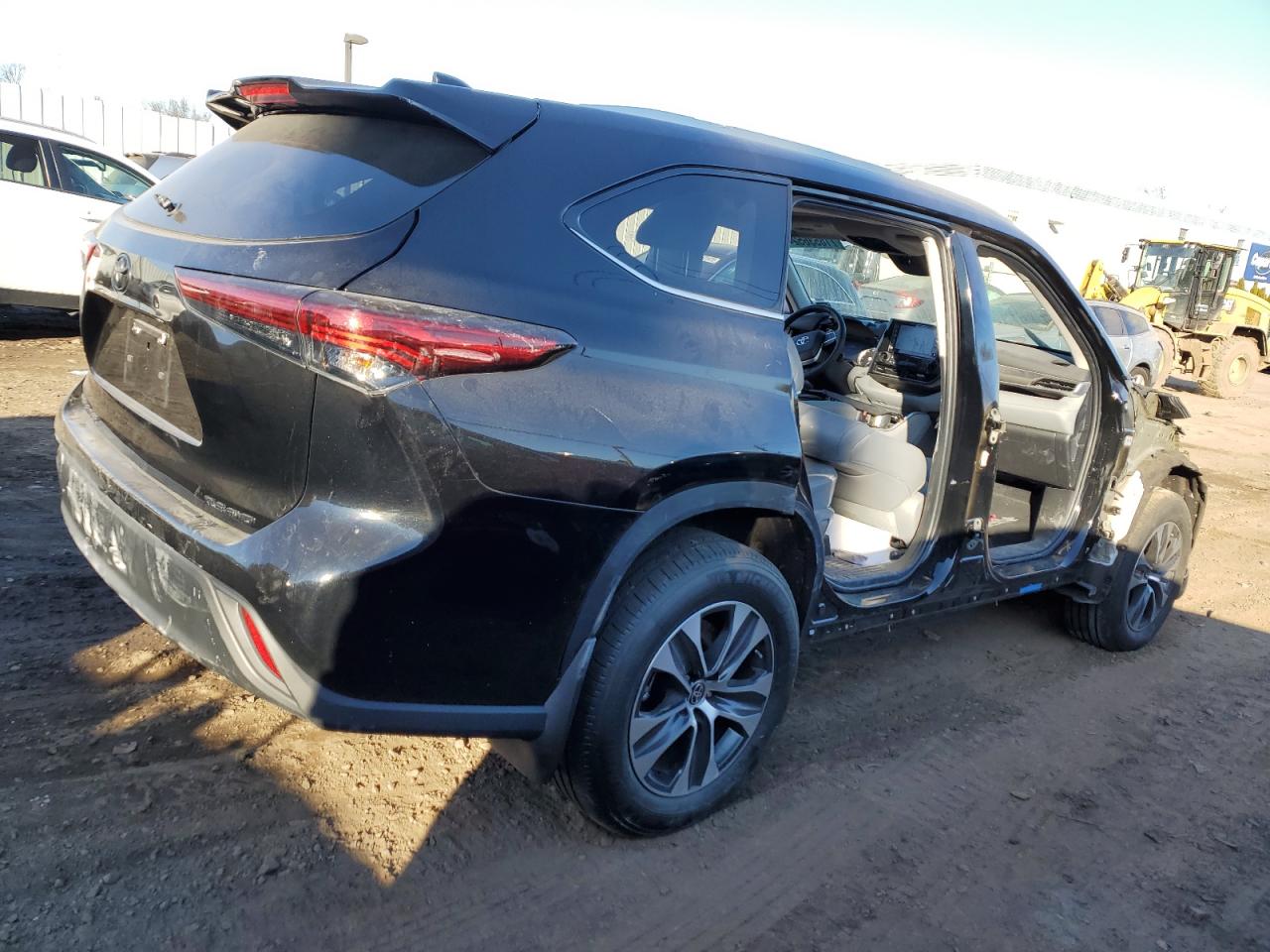 2022 TOYOTA HIGHLANDER XLE VIN:5TDGZRBH3NS591053