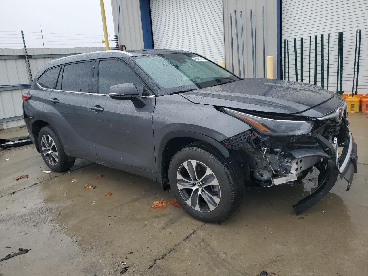 2022 TOYOTA HIGHLANDER XLE VIN:5TDGZRBH3NS247271