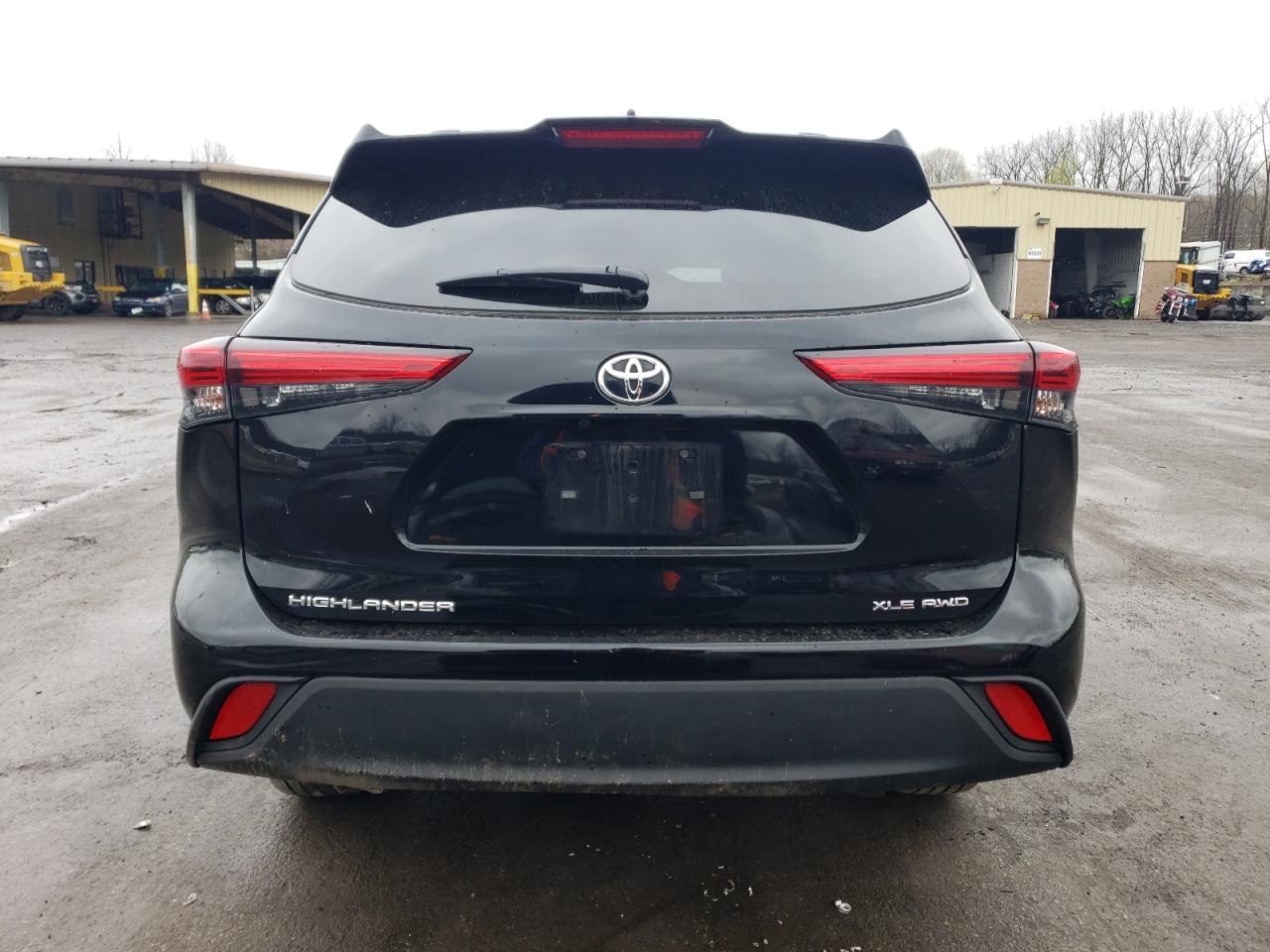 2022 TOYOTA HIGHLANDER XLE VIN:5TDHZRBH9NS572429