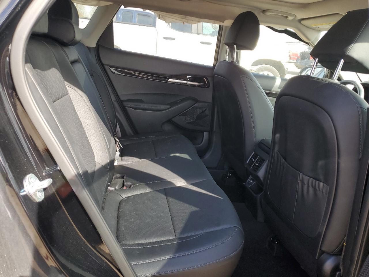 2023 KIA SELTOS SX VIN:KNDETCA26P7435461