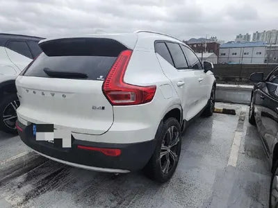 2022 Volvo XC40 VIN: