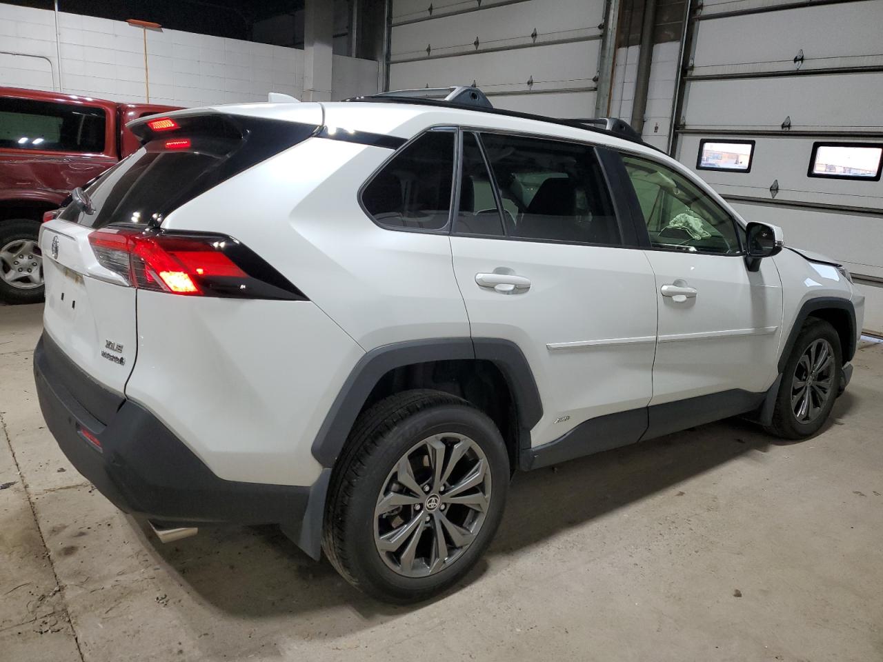 2024 TOYOTA RAV4 XLE PREMIUM VIN:JTMB6RFV8RJ043054