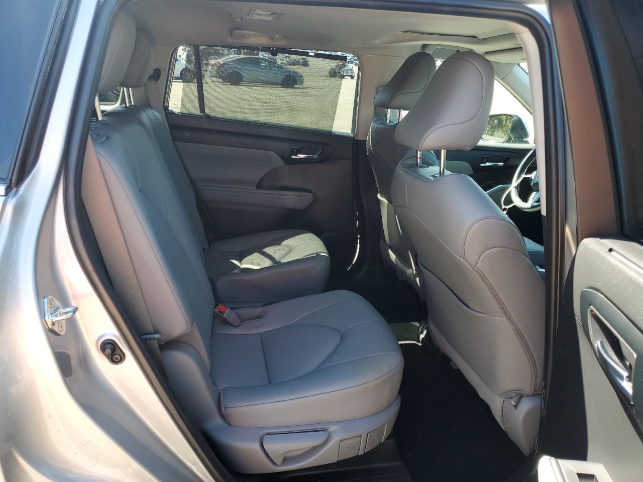 2022 TOYOTA HIGHLANDER XLE VIN:5TDGZRAH3NS131604