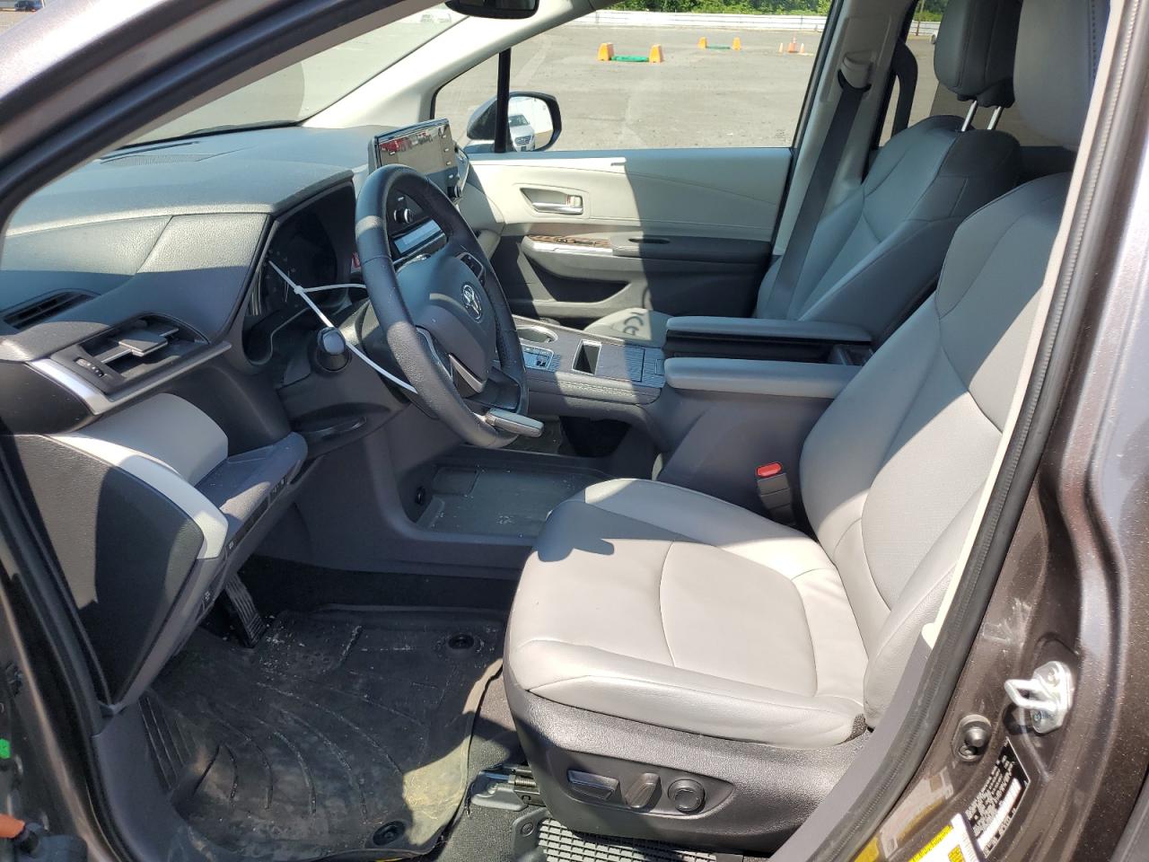 2022 TOYOTA SIENNA XLE VIN:5TDYRKEC6NS091450