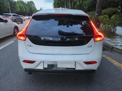 2017 Volvo V40 YV1MV79K0H2418438 VIN:YV1MV79K0H2418438