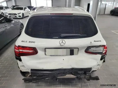 2019 Mercedes-Benz GLC 300 VIN: