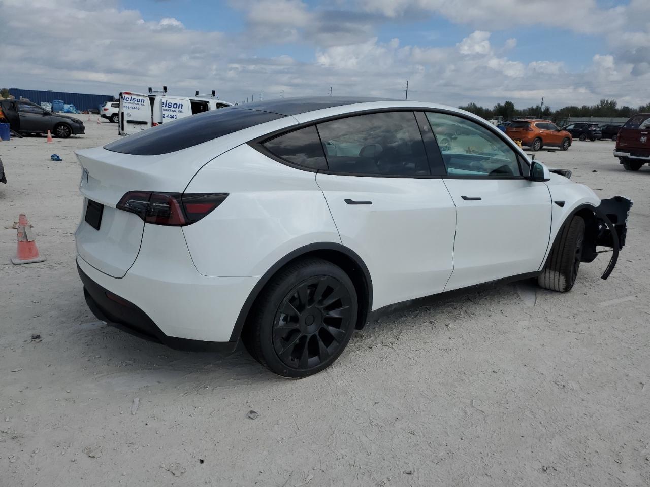 2024 TESLA MODEL Y  VIN:7SAYGDED0RF158471