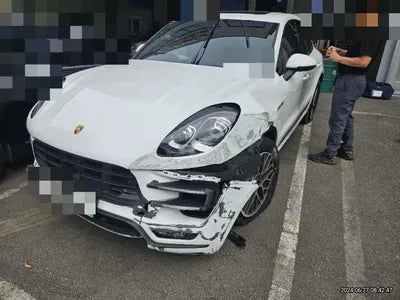 2016 Porsche Macan VIN: