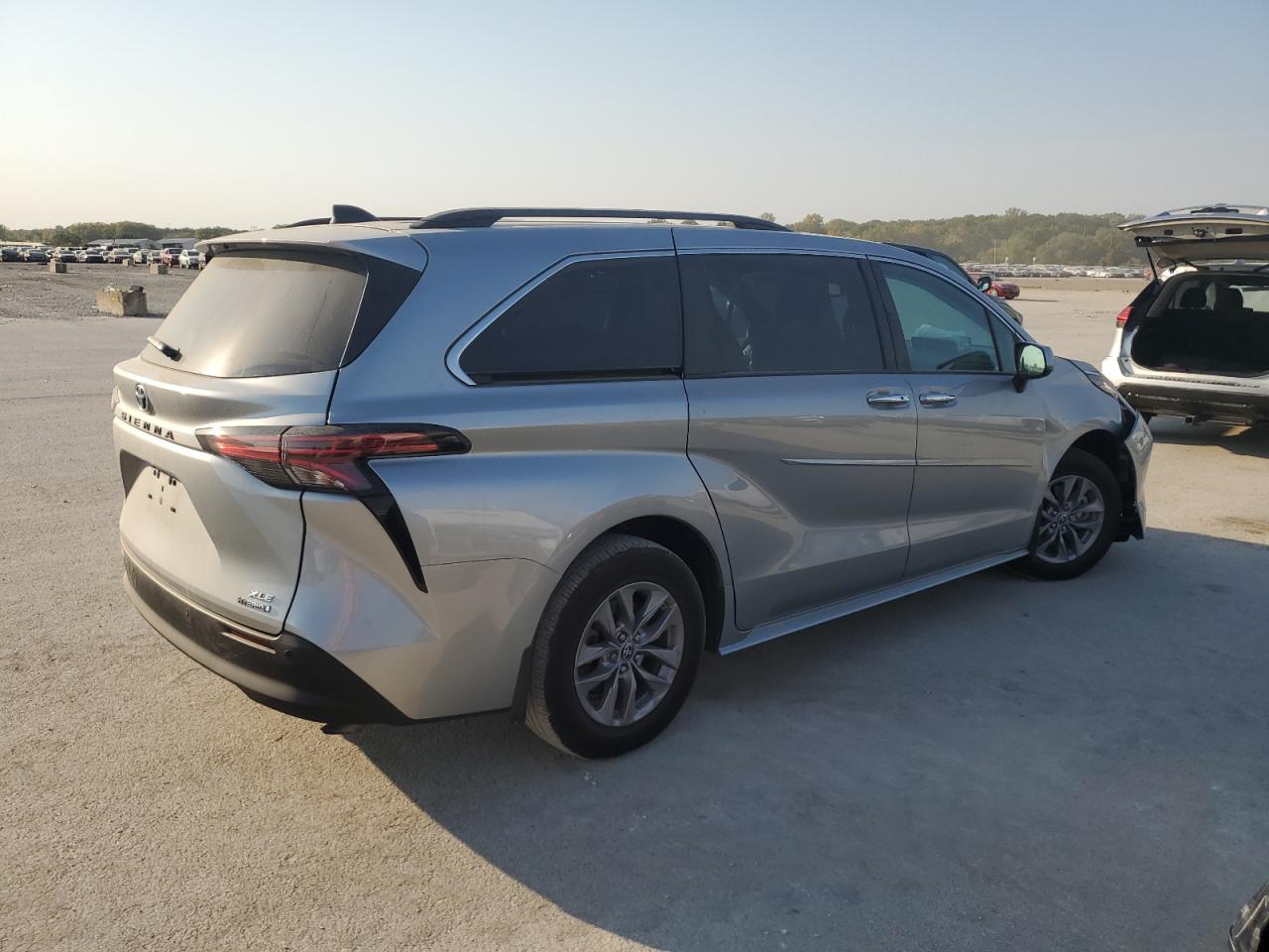 2022 TOYOTA SIENNA XLE VIN:5TDJRKECXNS090898