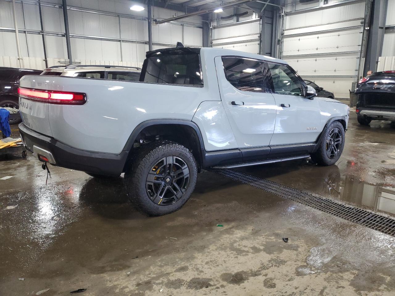 2022 RIVIAN R1T LAUNCH EDITION VIN:7FCTGAALXNN005332