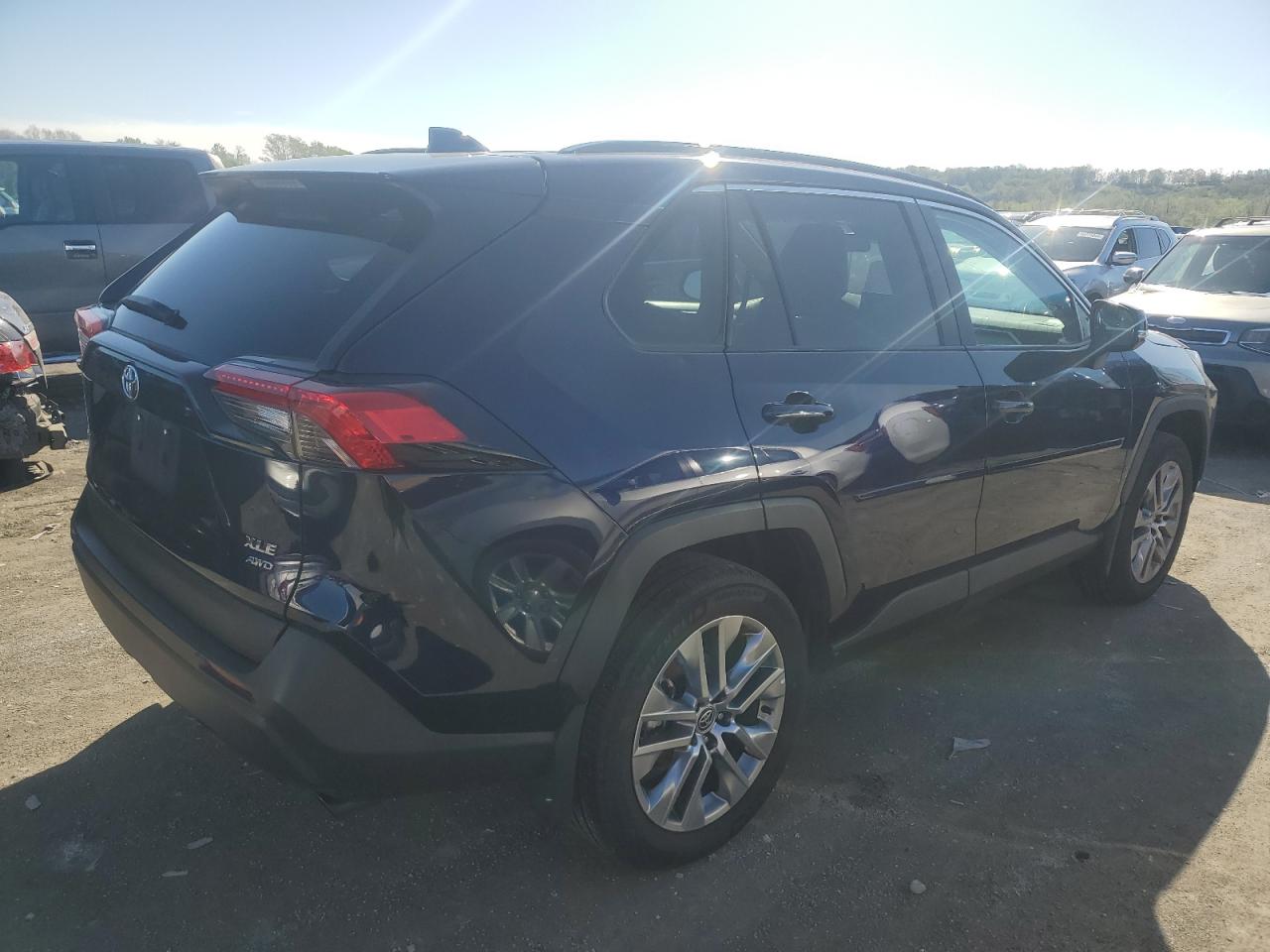 2022 TOYOTA RAV4 XLE PREMIUM VIN:2T3A1RFV0NW278960