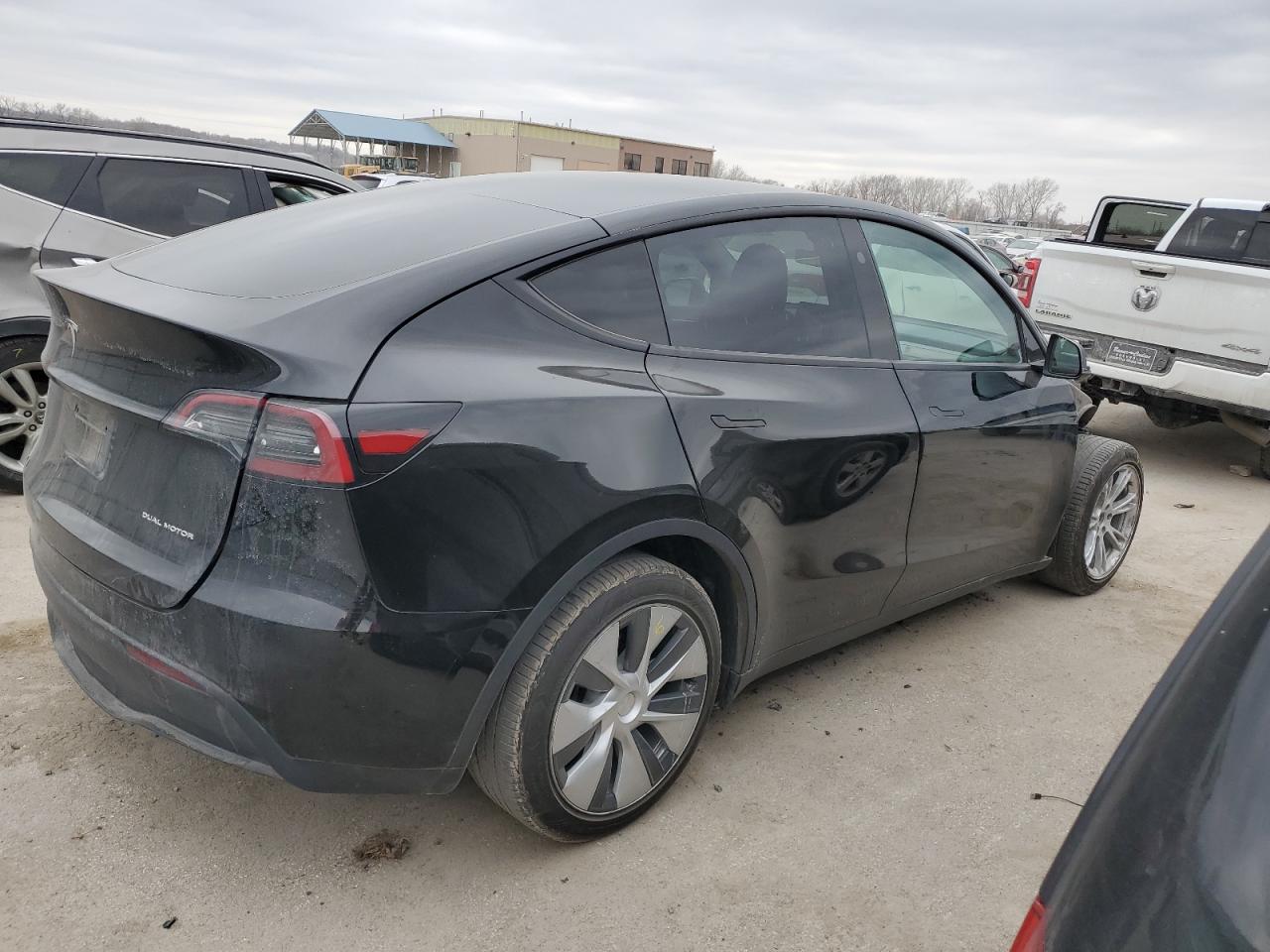 2024 TESLA MODEL Y  VIN:7SAYGDEE4RF024829