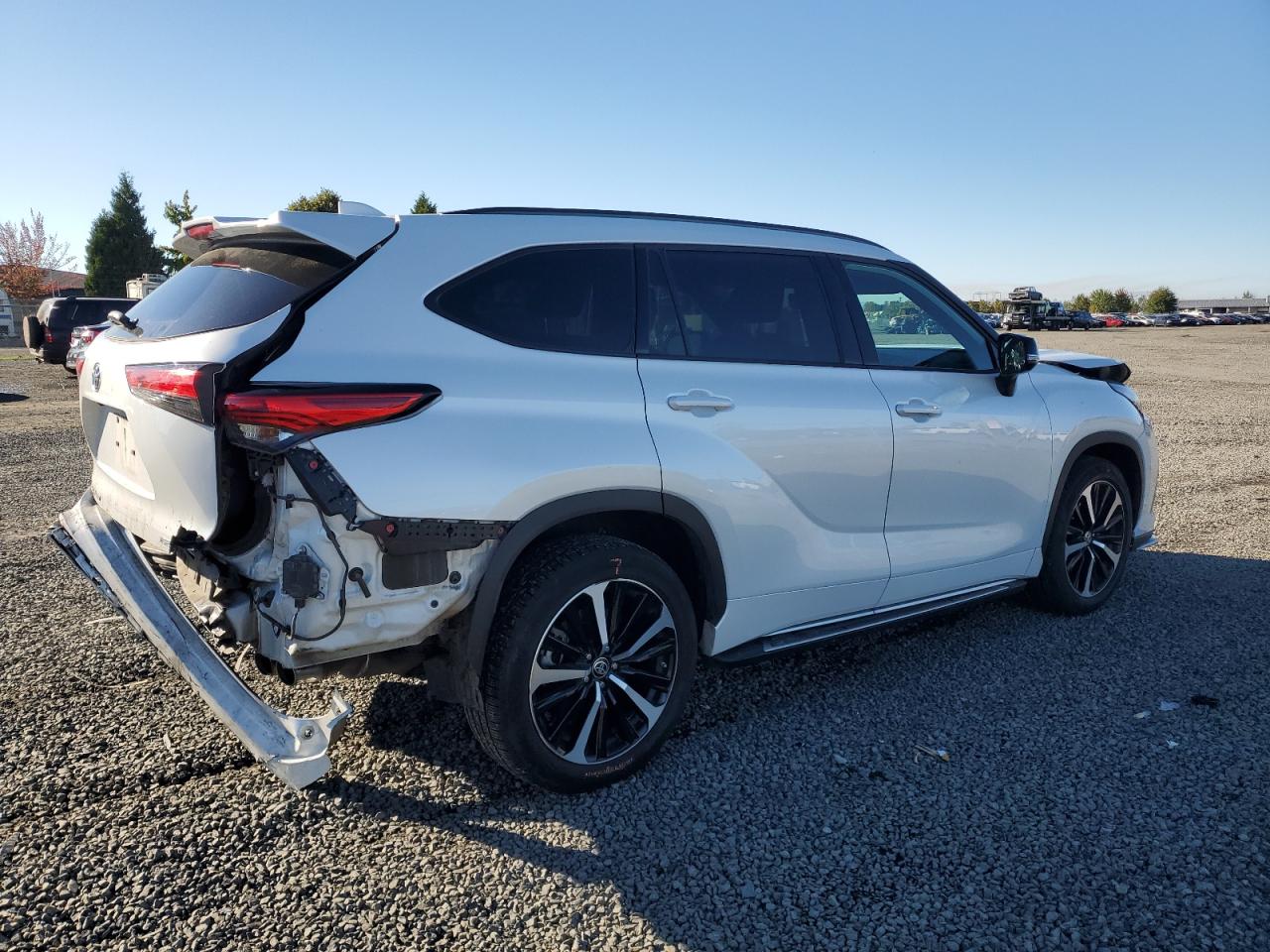 2022 TOYOTA HIGHLANDER XSE VIN:5TDJZRBH3NS221887