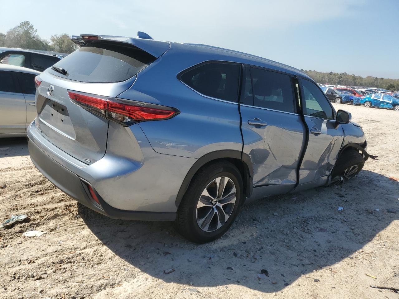 2022 TOYOTA HIGHLANDER XLE VIN:5TDGZRAH8NS128309