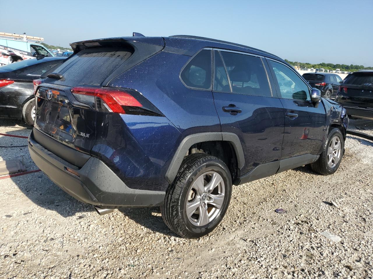 2022 TOYOTA RAV4 XLE VIN:2T3W1RFV5NW198012