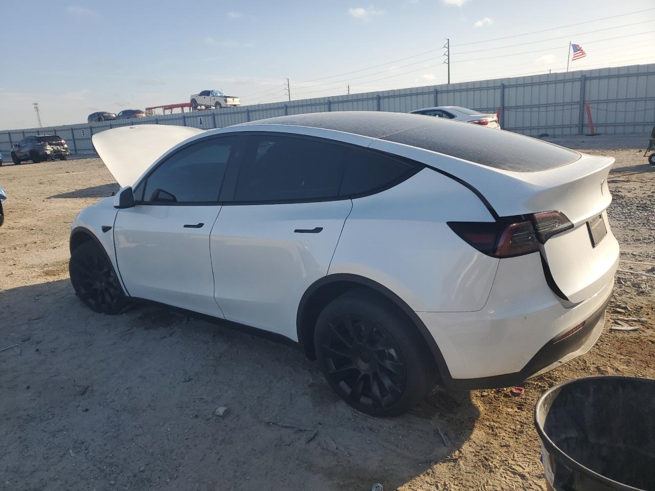 2024 TESLA MODEL Y  VIN:7SAYGDEE9RA268389