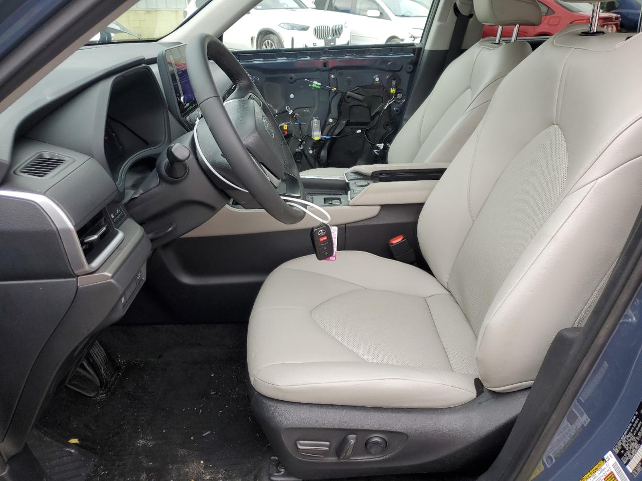 2024 TOYOTA GRAND HIGHLANDER XLE VIN:5TDAAAB52RS019143