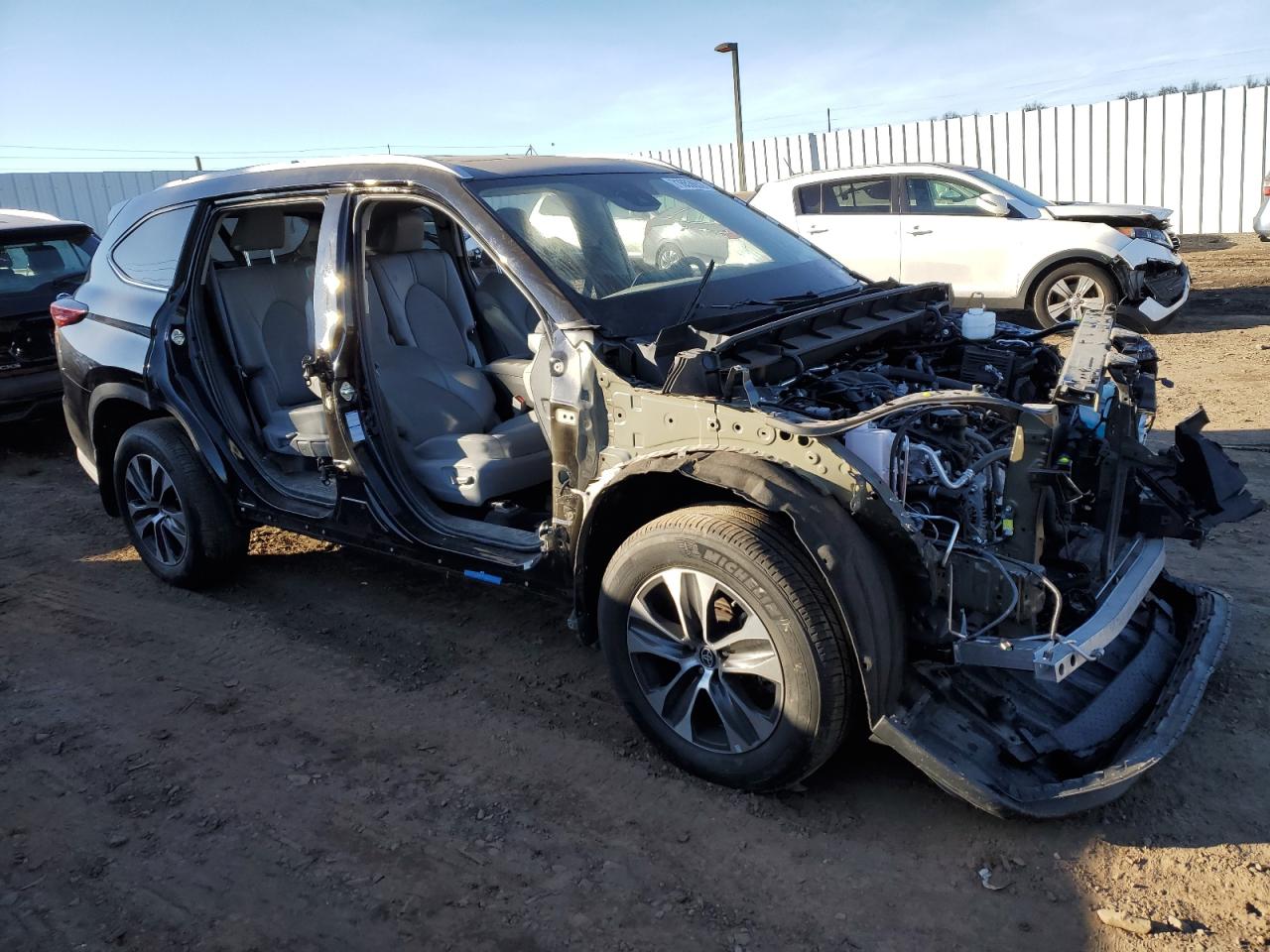 2022 TOYOTA HIGHLANDER XLE VIN:5TDGZRBH3NS591053