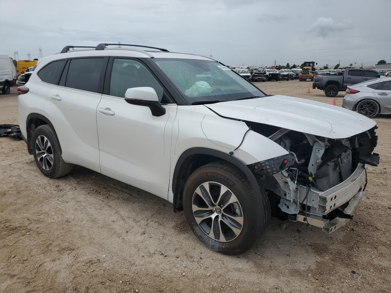 2024 TOYOTA HIGHLANDER LE VIN:5TDKDRAH8RS541197