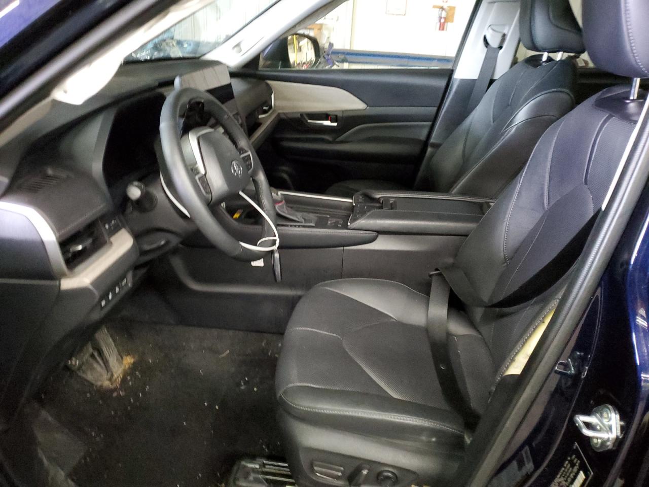 2024 TOYOTA GRAND HIGHLANDER XLE VIN:5TDACAB54RS012057