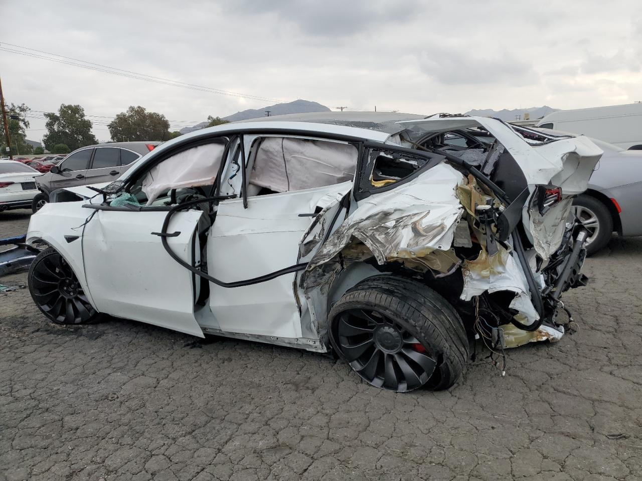 2022 TESLA MODEL Y  VIN:7SAYGDEFXNF350914