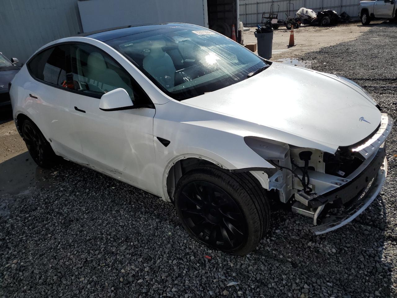 2024 TESLA MODEL Y  VIN:7SAYGDEE2RA265477