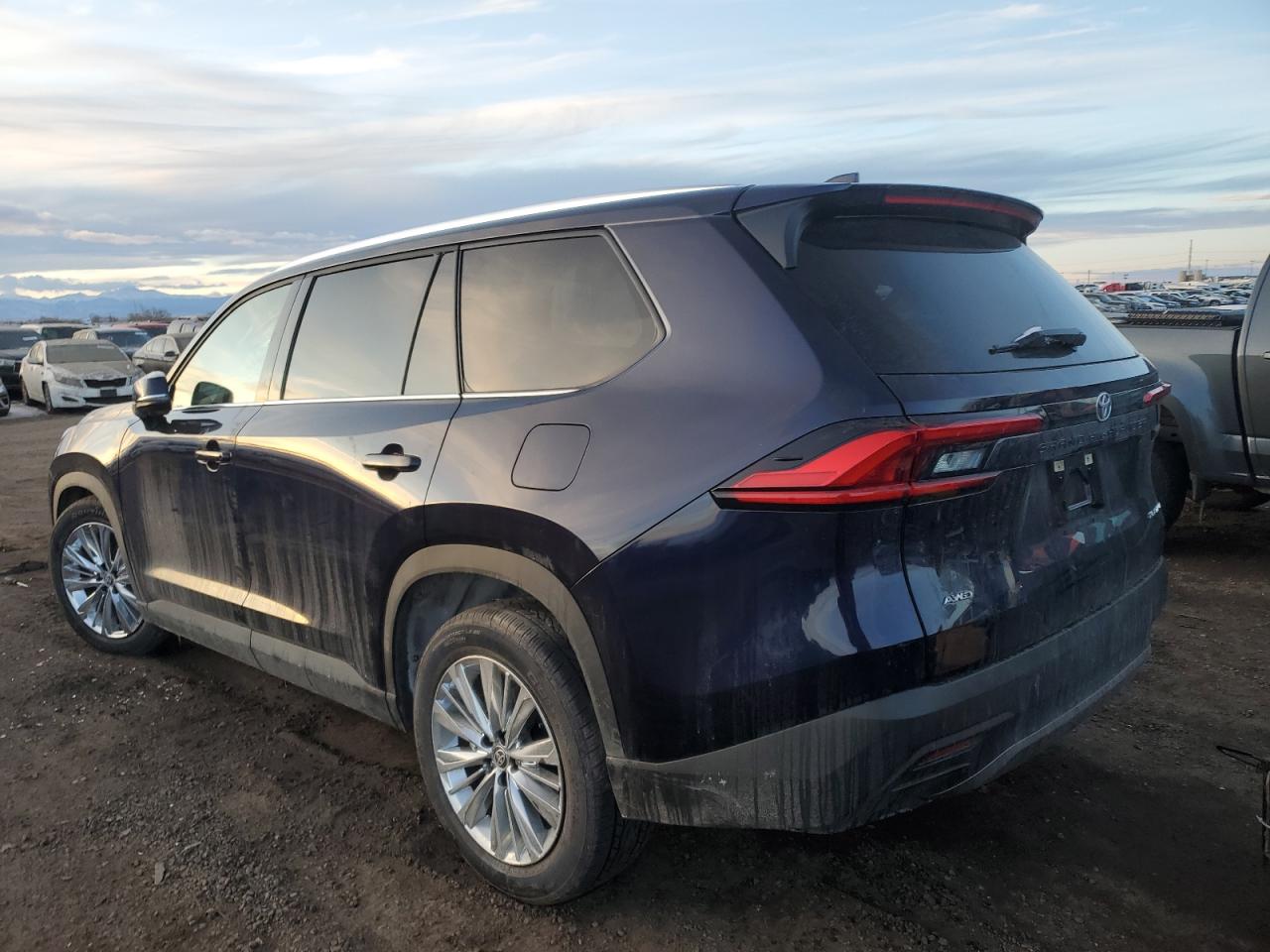 2024 TOYOTA GRAND HIGHLANDER XLE VIN:5TDAAAB59RS017020