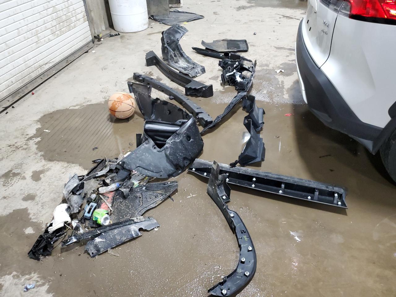 2022 TOYOTA COROLLA CROSS XLE VIN:7MUDAABG6NV038499