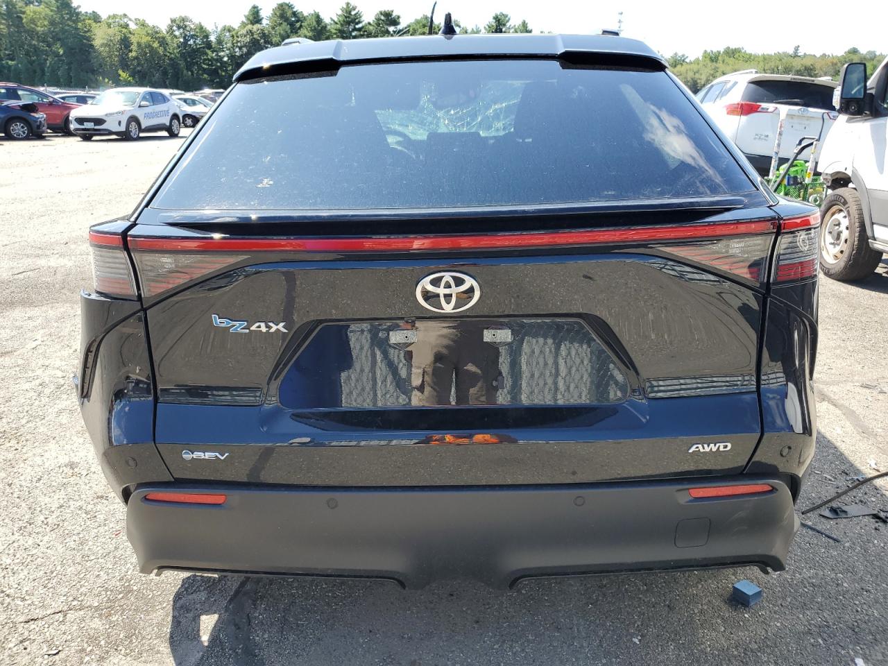 2024 TOYOTA BZ4X XLE VIN:JTMABACA1RA068341