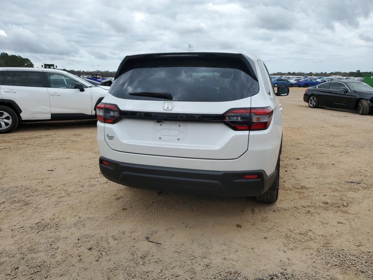 2023 HONDA PILOT LX VIN:5FNYG2H22PB007110