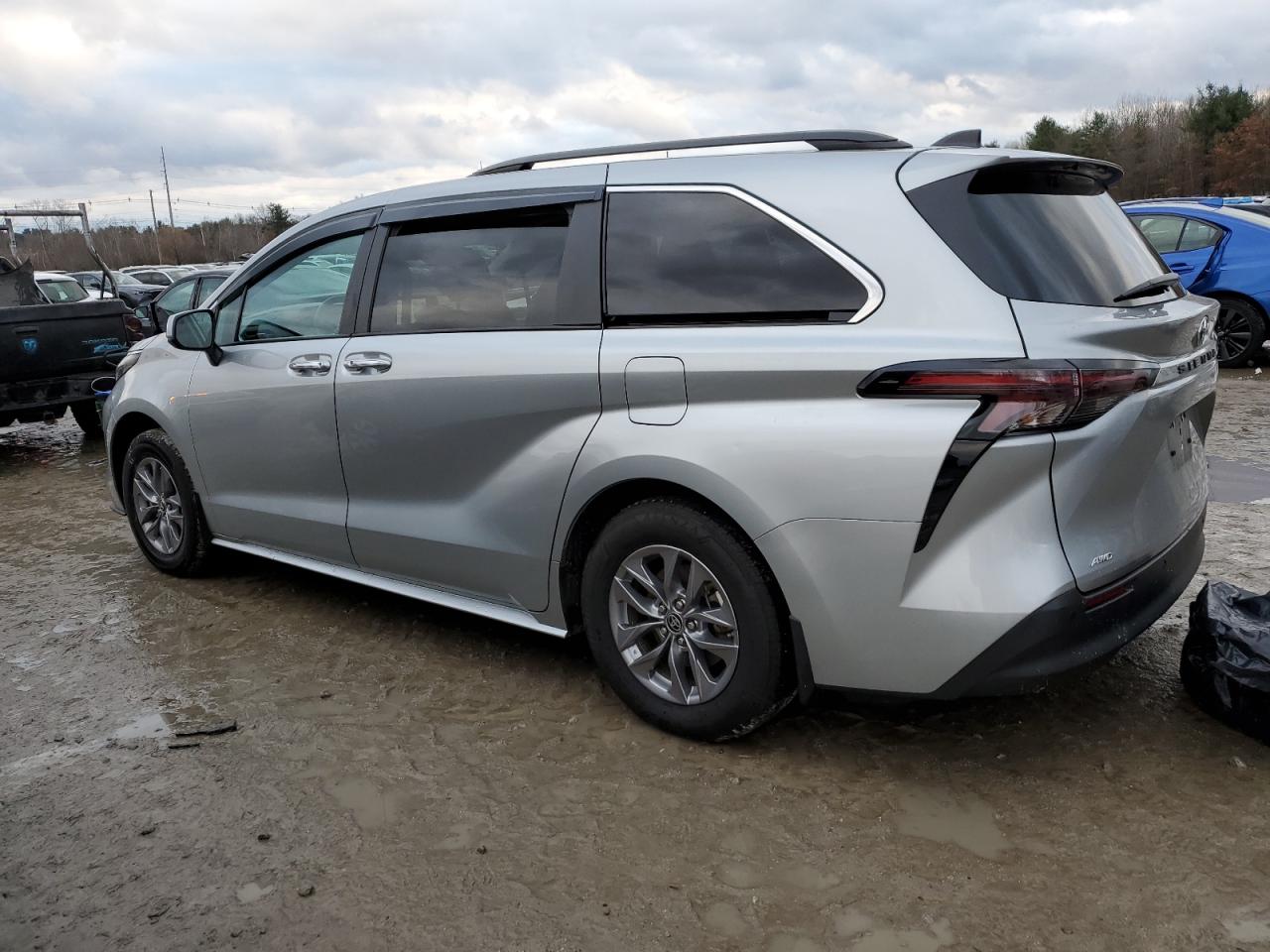 2024 TOYOTA SIENNA XLE VIN:5TDJSKFC2RS111431