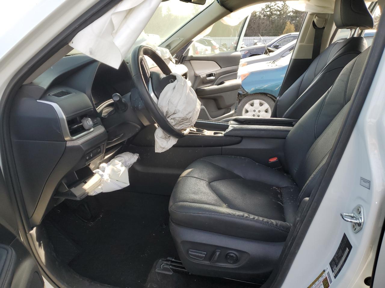 2024 TOYOTA GRAND HIGHLANDER XLE VIN:5TDAAAB59RS009581
